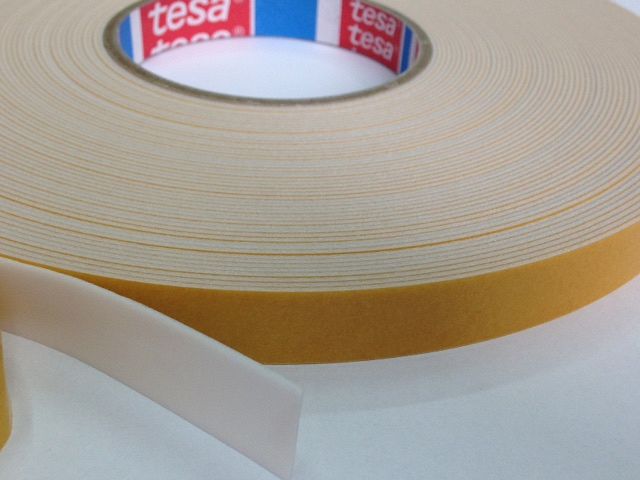 tesa® 4957 TAŚMA DWUSTRONNA PIANKA 12mm x 25m BIAŁA