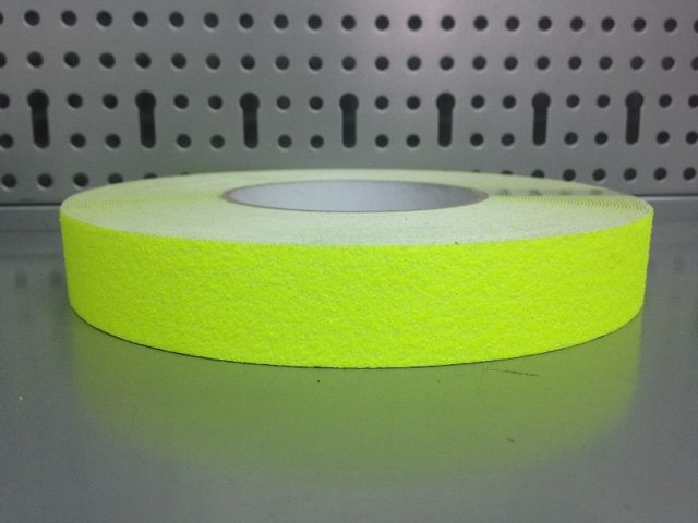 TAŚMA ANTYPOŚLIZGOWA FLUO 25mmx18,3m JASKRAWA