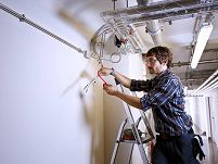 TAŚMA IZOLACYJNA CZERWONA PVC tesa® Professional 53988 19mm x 20m