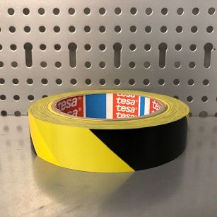 tesa® TAŚMA OSTRZEGAWCZA ŻÓŁTO CZARNA DO WYKLEJANIA LINII 25mmx33m 60760