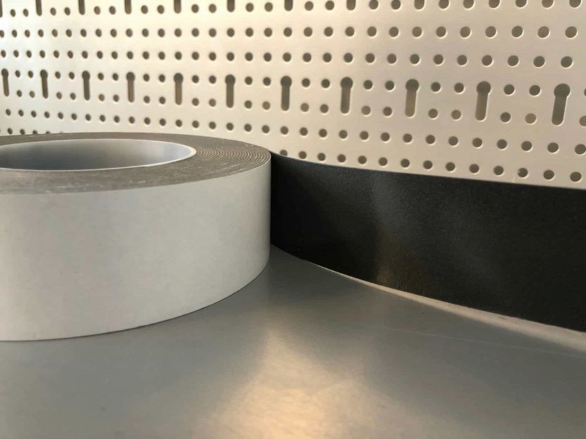 SZEROKA TAŚMA PIANKOWA AKRYLOWA DWUSTRONNIE KLEJĄCA MONTAŻOWA CZARNA DO -40°C 50mm x 10m SC69