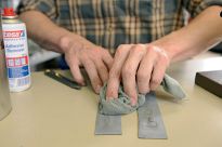 tesa® 60042 ZMYWACZ W SPRAY'U DO KLEJÓW TAŚM i ETYKIET 200 ml