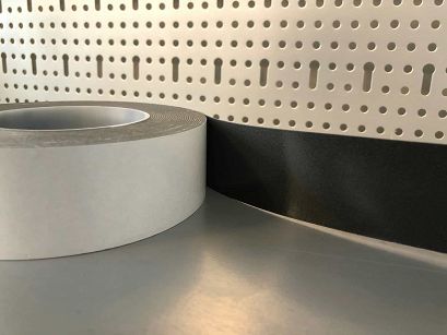 TAŚMA PIANKOWA AKRYLOWA DWUSTRONNIE KLEJĄCA MONTAŻOWA CZARNA DO -40°C 25 mm SC69