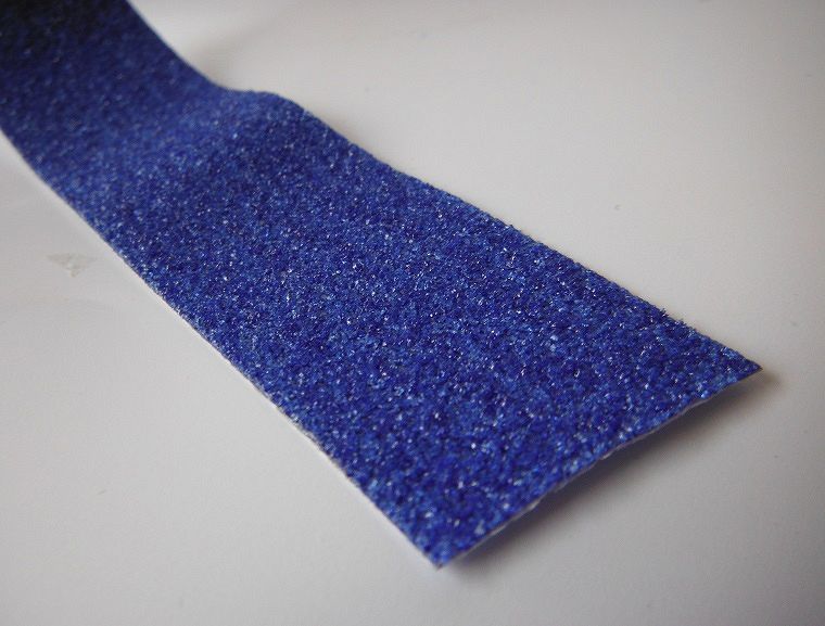 TAŚMA ANTYPOŚLIZGOWA ZIARNO STANDARDOWE 25mmx18,3m NIEBIESKA