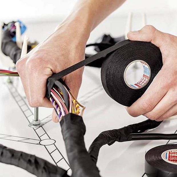 tesa® 51025 GŁADKA TAŚMA TKANINOWA DO WIĄZKOWANIA  9mm x 25m