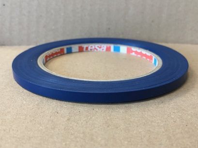 TAŚMA WINYLOWA DO WYKLEJANIA LINII tesa® 5 mm X 33 m CIEMNY NIEBIESKI (GRANATOWA)